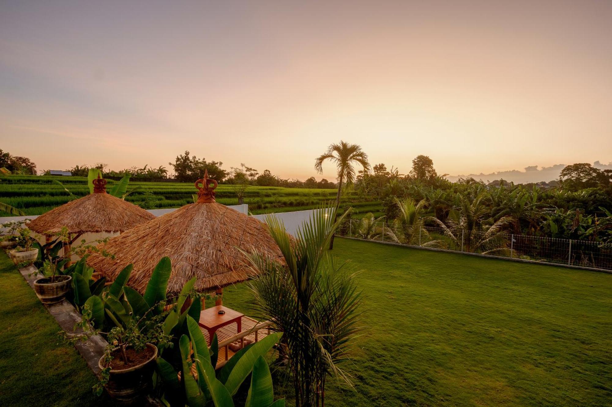 Eden Guest House Canggu Exterior photo